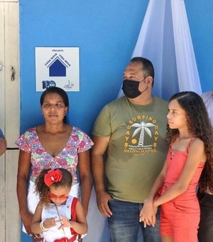 Prefeito de Porto de Pedras entrega moradia do projeto 'Casa Nova, Vida Nova'