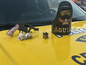 Homem armado é preso enquanto fazia delivery de maconha em Maceió