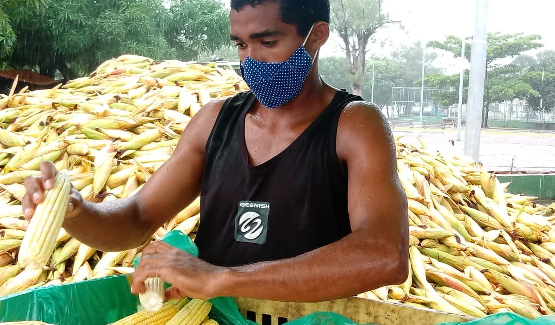 Vendedores de milho na Praça da Faculdade relatam grande expectativa para o São João