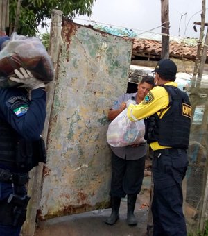 Agentes de trânsito fazem doação de cestas básicas em Maceió