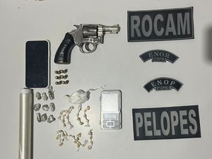 Homem joga arma no telhado de casa e é preso com drogas Arapiraca