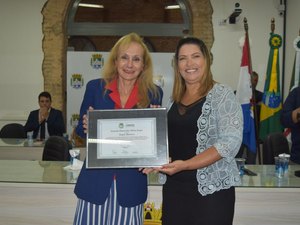 Empresária recebe comenda Afrânio Lages por incentivar turismo alagoano