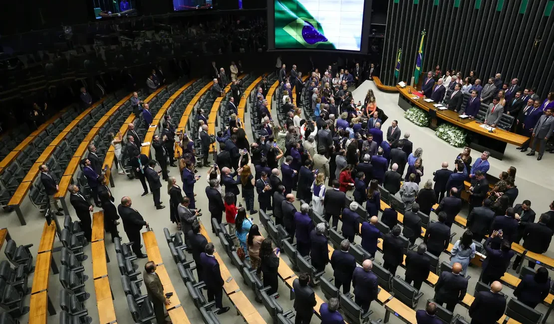 Congresso deve decidir sobre 'taxa das blusinhas' nesta segunda