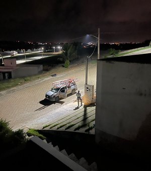[Vídeo] Moradores de condomínio fechado de Arapiraca denunciam Equatorial por fiscalização irregular durante a madrugada