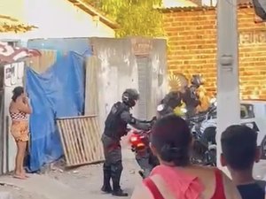 Homem é baleado após resistir à abordagem da polícia no Manoel Teles