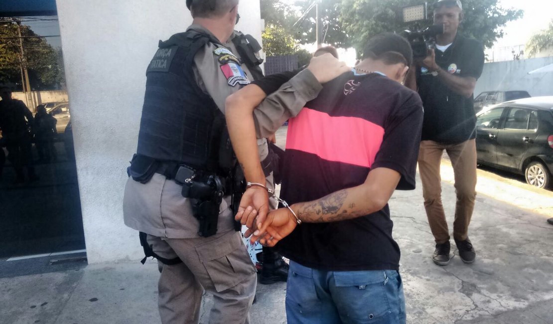 Jovem é preso com revólver e drogas na Chã da Jaqueira 