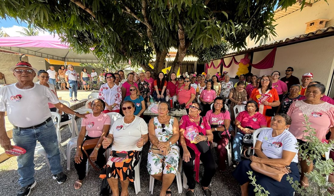 Tereza Nelma reúne população idosa para construir propostas por mais qualidade de vida