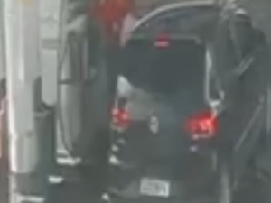 Câmeras flagram motorista por app comprando gasolina para forjar golpe do seguro