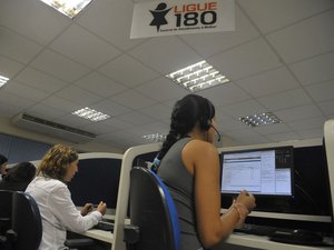 Equipes do Disque 100 e Ligue 180 serão treinadas pela Associação Brasileira de Psiquiatria