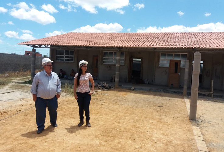 Vereador Gibson Buarque visita obra onde está sendo construída a Escola de Tempo Integral