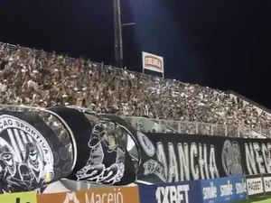 Torcedor é detido após soltar fogos de artifício em ônibus antes de jogo entre ASA e CSA