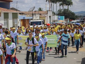 Em Girau do Ponciano, caminhada chama atenção para valorização da vida