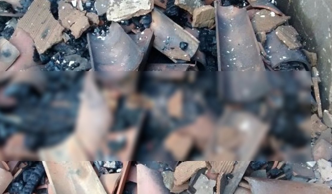 Homem morre carbonizado em incêndio à residência