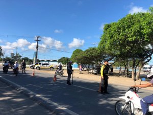 Operação Fronteiras autua e remove veículos nos acessos a Maceió