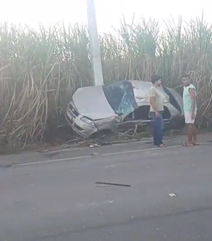 Idoso sai ileso após grave capotamento na Avenida Cachoeira do Meirim
