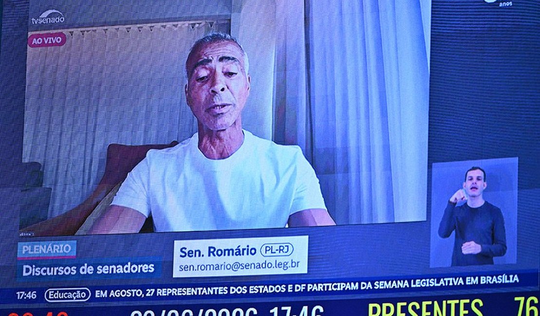 Em meio a Copa, Romário defende fim da escala 6x1 e anuncia devolução de salário