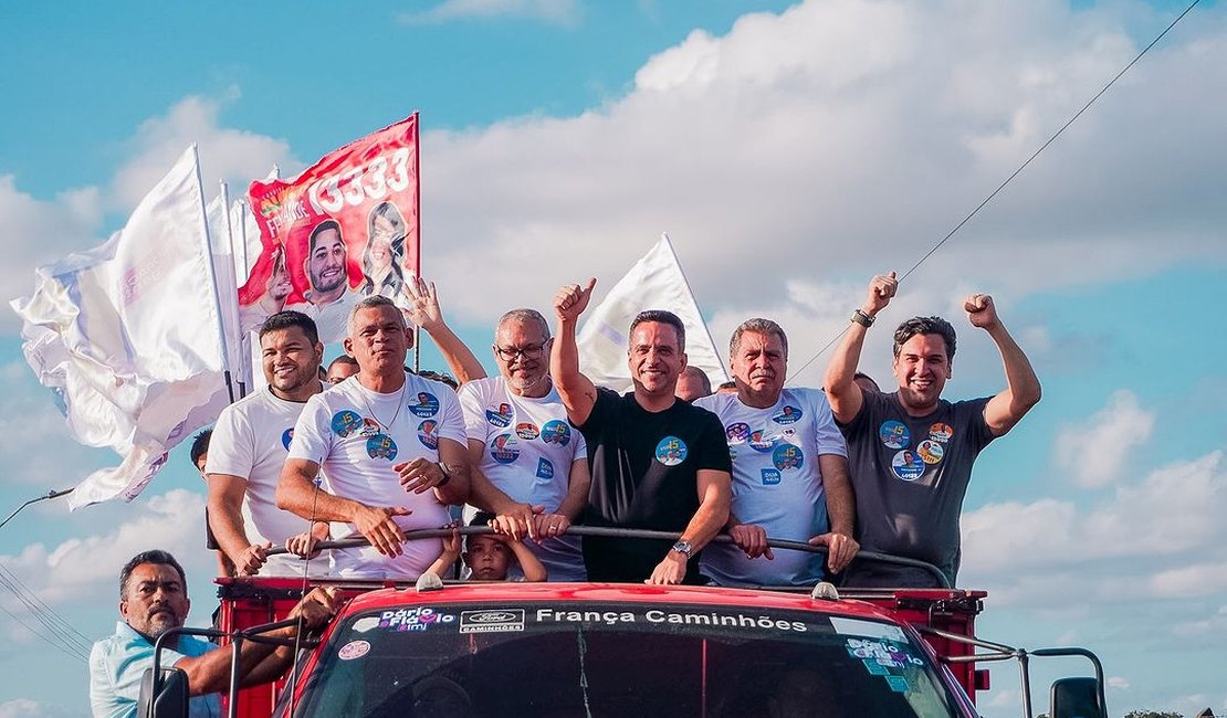 Carreata em apoio a Dário Roberto reúne multidão em Feira Grande com apoio de lideranças políticas