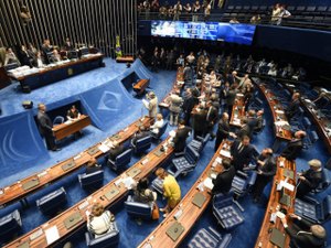 Senado avança em proposta que desvincula 30% das receitas da União