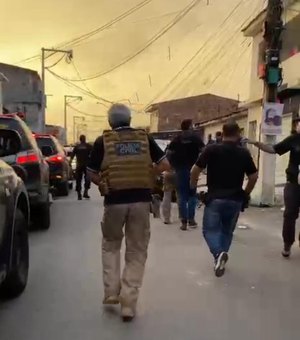[Vídeo] Polícia prende um dos principais integrantes de facção que autua na parte baixa de Maceió