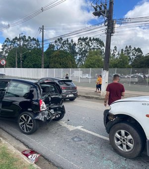 Dois acidentes são registrados na Avenida Menino Marcelo, em Maceió