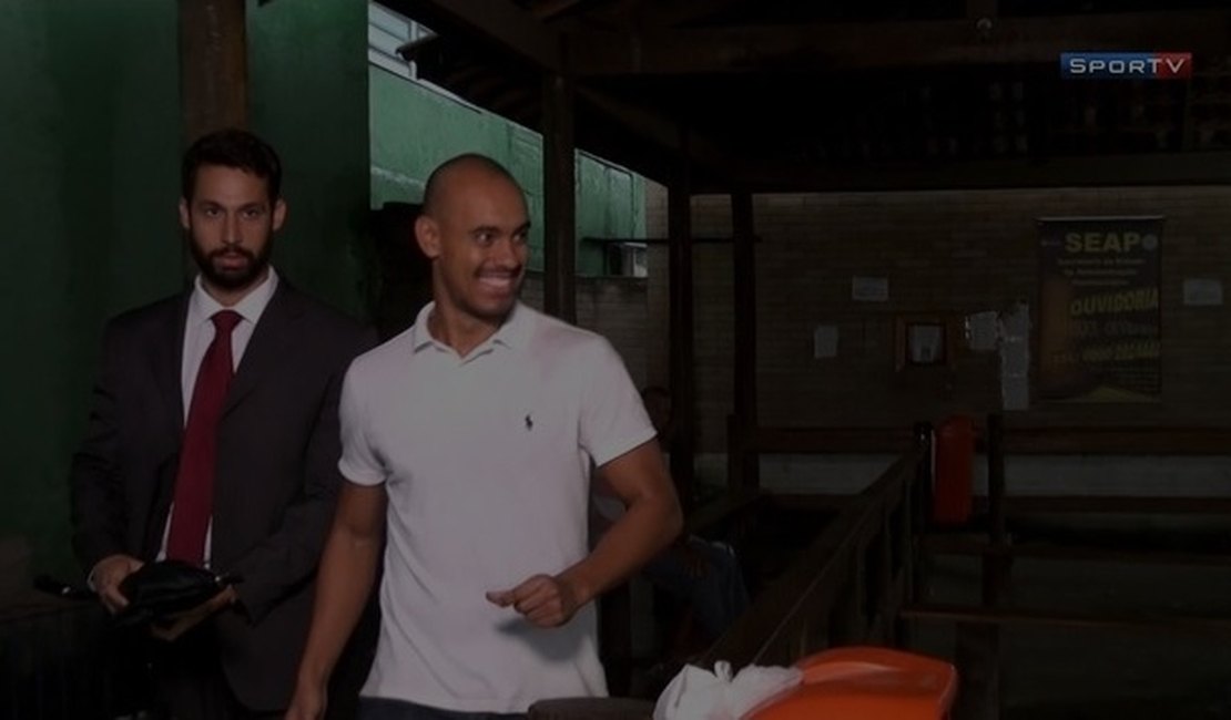 Após ser solto, jogador Silvestre se diz aliviado