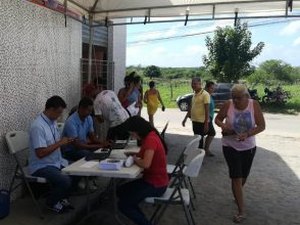 Casal promove atendimento itinerante em conjunto de Palmeira dos Índios