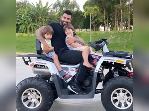 Gusttavo Lima posa com os filhos e Andressa Suita se declara para eles