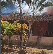 Incêndio destrói casa após explosão de medidor de energia em Maragogi