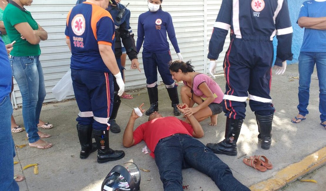 Colisão entre carro e Cinquentinha deixa um homem ferido em Arapiraca
