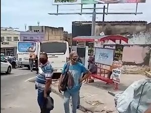 Outro micro-ônibus perde freio e desce a Ladeira dos Martírios