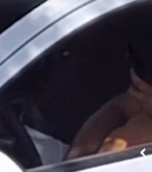 Homem é filmado supostamente se masturbando em carro e nega: 'Era coceira'