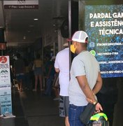 População flagra aglomeração em agência da Caixa em Maceió