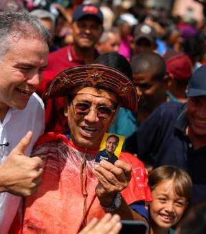 Renan reúne prefeitos no Sertão e destaca pacote bilionário de investimentos para AL