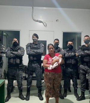 [Vídeo] Policiais do Pelopes  salvam bebê  engasgado com leite materno