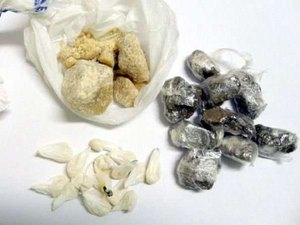 Adolescente é apreendida com crack e maconha, em Arapiraca