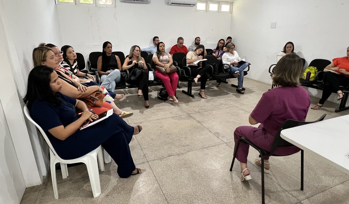 Secretária de Saúde realiza reunião de planejamento com equipe técnica da saúde de Palmeira
