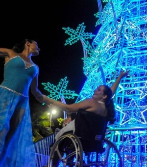 Árvore dançante ilumina o Natal na Praça Multieventos