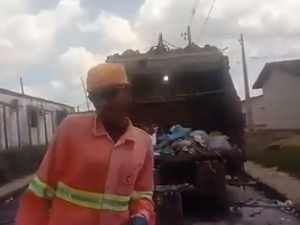 [Vídeo] Gari 'dá aula' sobre descarte irregular de lixo em vias públicas