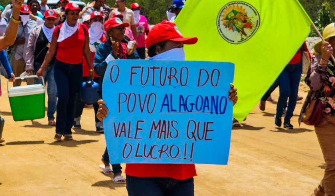 Jornada das Mulheres Sem Terra faz protesto contra impactos da mineração em Craíbas