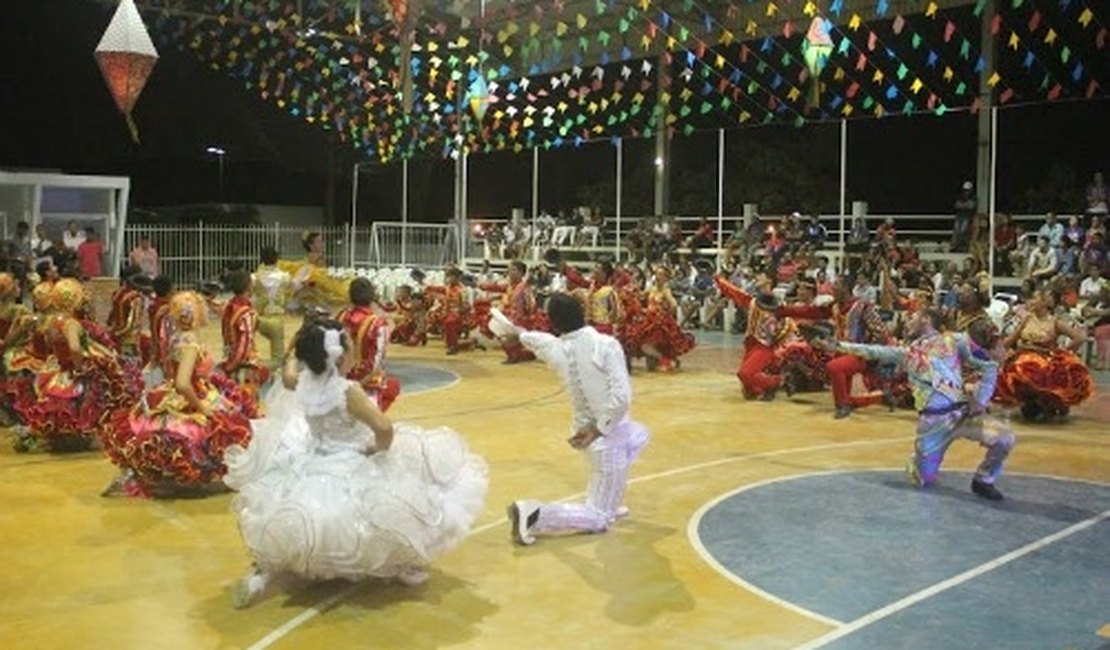 Quadrilhas matutas e estilizadas dão show no polo do Sesc