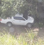 Helicóptero localiza caminhonete roubada abandonada em canavial de Rio Largo