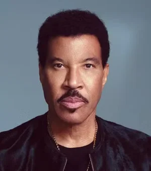 Lionel Richie é internado na UTI após show, diz site