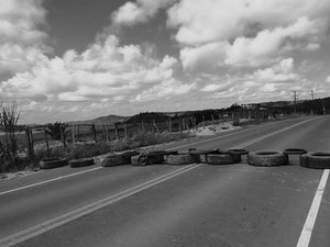 Jovem é preso bloqueando a rodovia AL 105 para tentar fazer assaltos