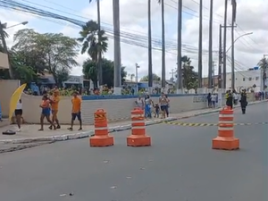 [Vídeo] Sujeira nas ruas de Palmeira dos Índios marca a manhã de eleições com derramamento de santinhos