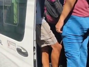 DMTT aborda van superlotada e com tacógrafo vencido, em Maceió