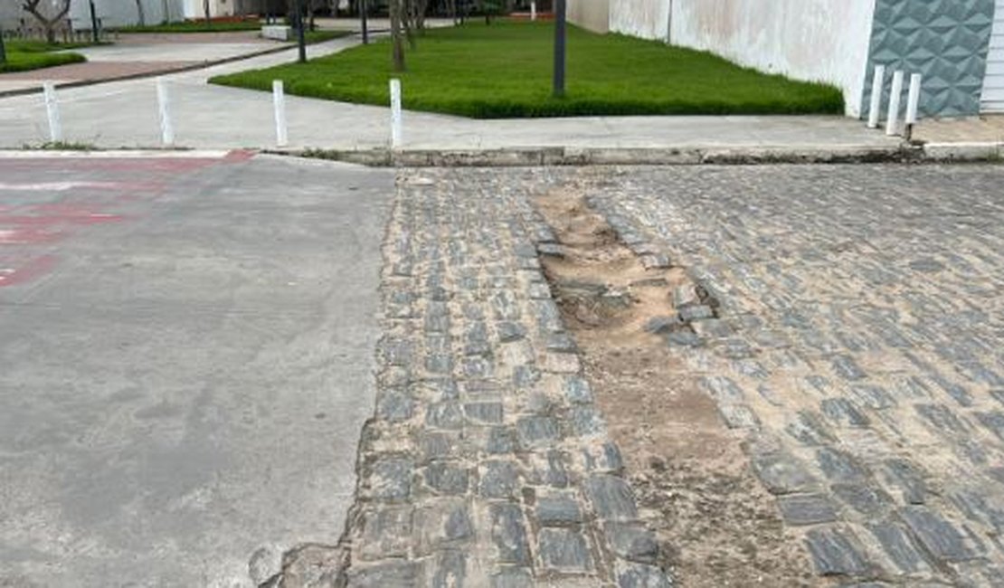 Moradores do Santa Esmeralda cobram providências em relação a buracos na Rua Alan Kardec