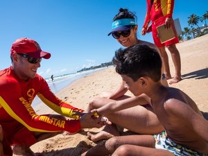 Mais de duas mil pulseiras de identificação serão distribuídas em praias de Alagoas
