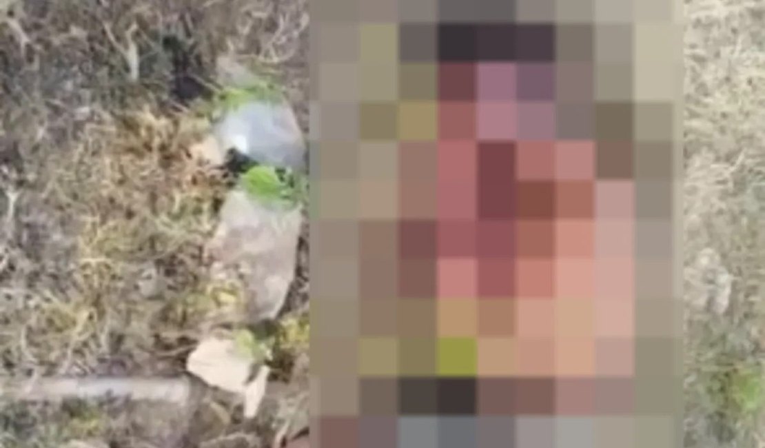 Homem é encontrado desacordado e com sinais de agressão em terreno baldio