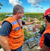 Defesa Civil de Maceió vistoria residências em Coqueiro Seco, após fortes chuvas