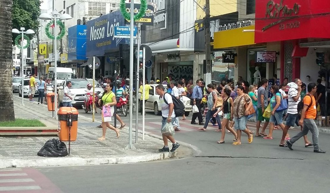 Ladrões se passam por clientes e roubam celulares e R$ 1.500,00 